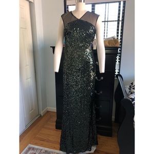 NWT Gorgeous sequined Badgley Mischka evening gown.